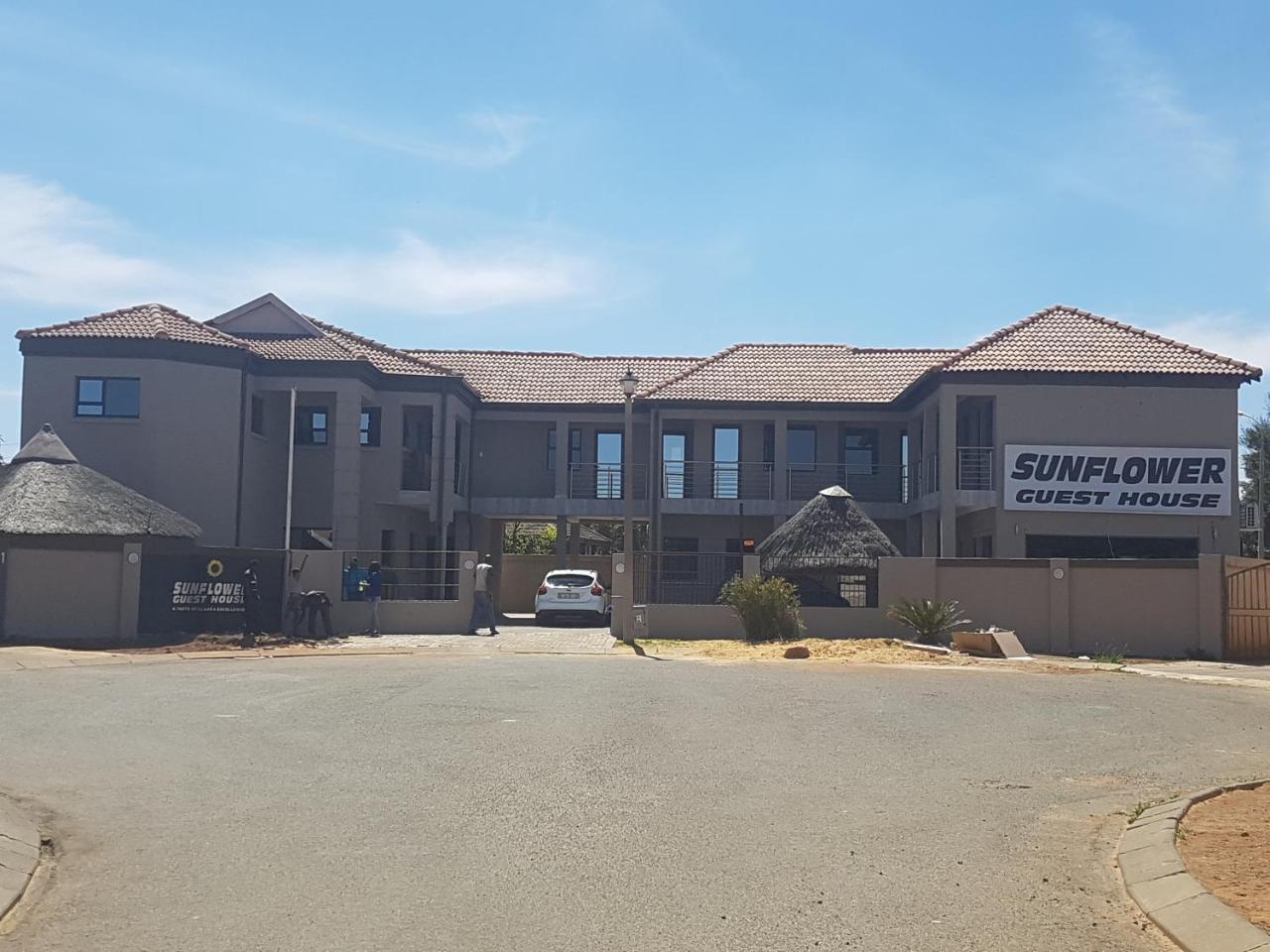 Sunflower Guesthouse & Spa Vanderbijlpark Exterior foto