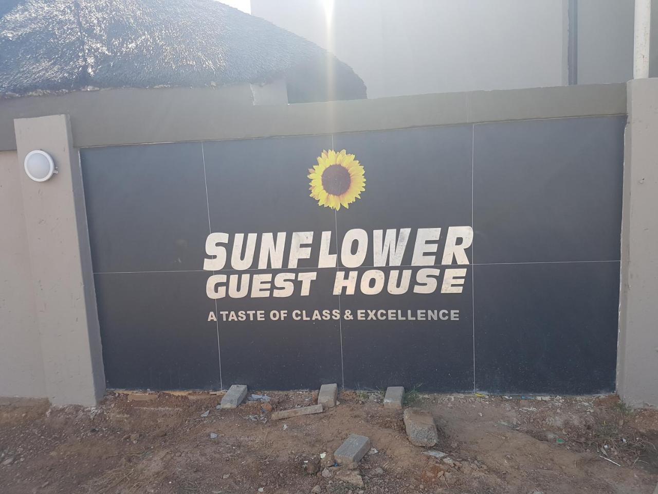 Sunflower Guesthouse & Spa Vanderbijlpark Exterior foto