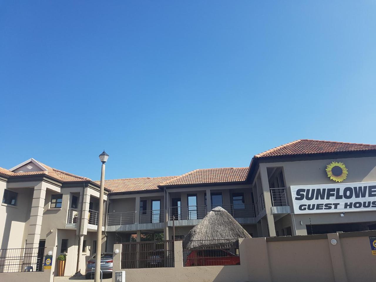 Sunflower Guesthouse & Spa Vanderbijlpark Exterior foto