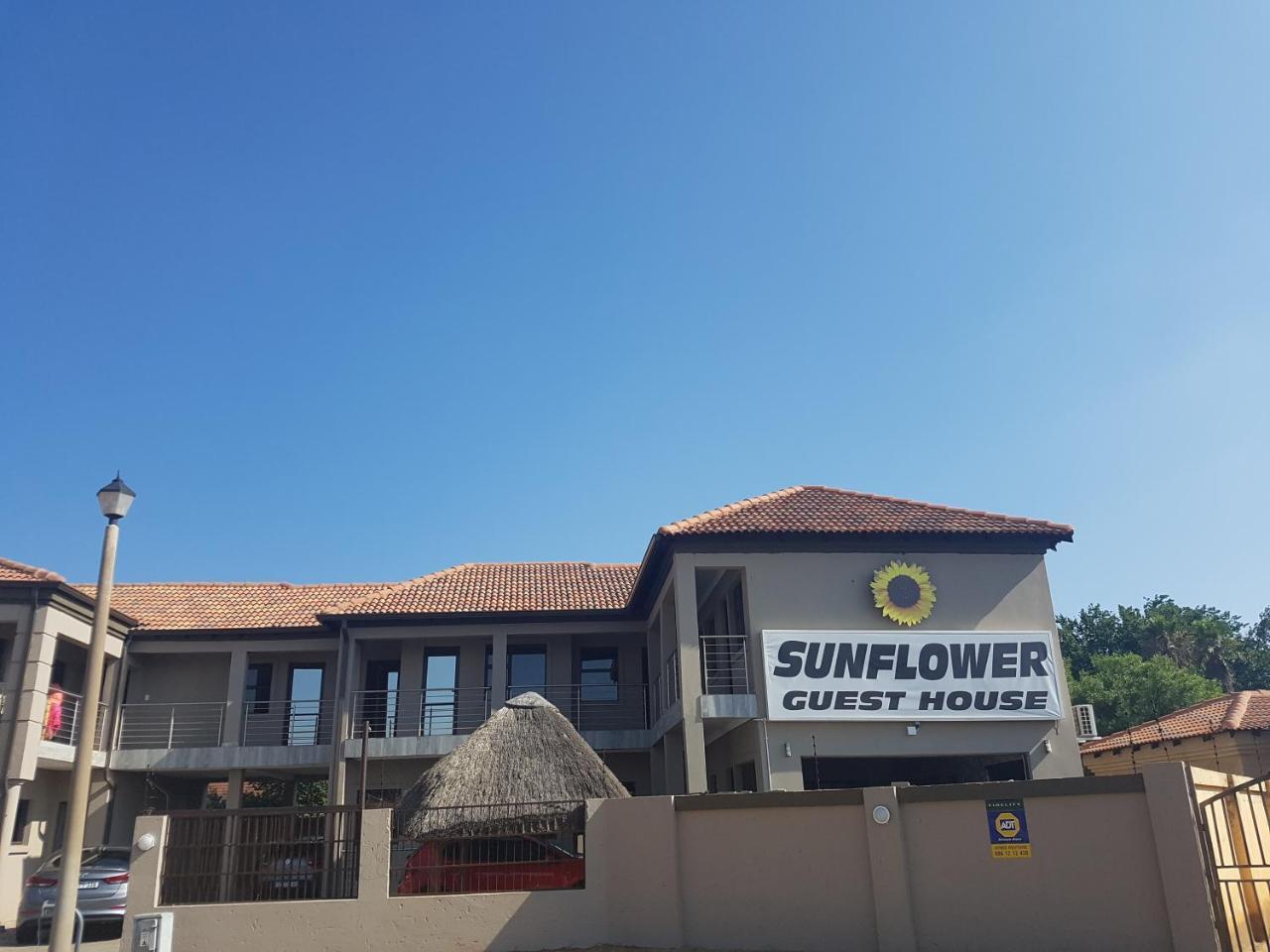 Sunflower Guesthouse & Spa Vanderbijlpark Exterior foto